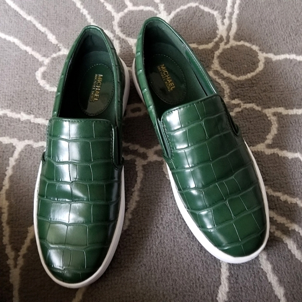 NWOT Michael Kors Green Croco Embossed KEATON Slip Ons - Picture 1 of 9